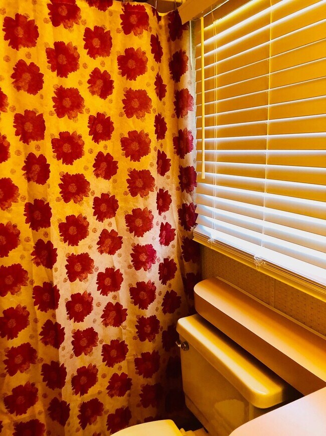 Building Photo - MOVE-IN READY! NO HUD OR SECTION 8