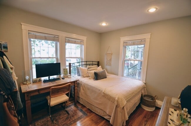 Building Photo - 103 Welles Ave