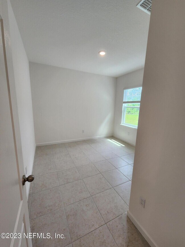 Building Photo - 3256 Crocus Ln