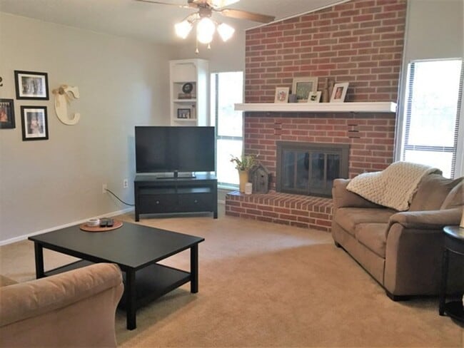 Building Photo - 3007 NE Lancaster Ln