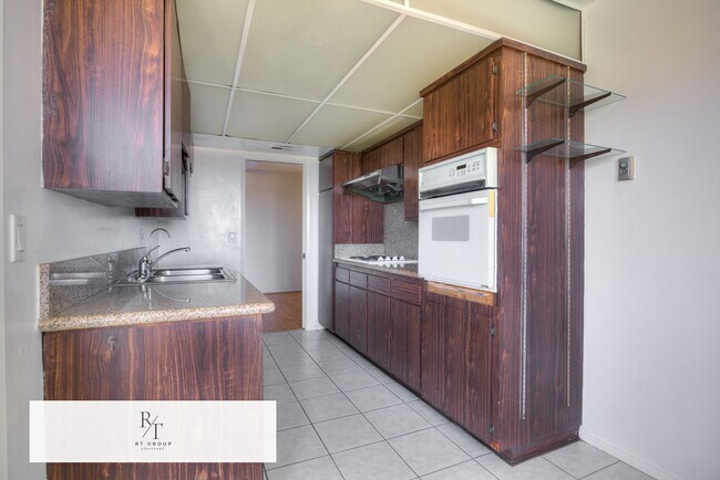 Building Photo - Spacious 2-Bedroom, 2-Bathroom Unit in Prime Monterey Park