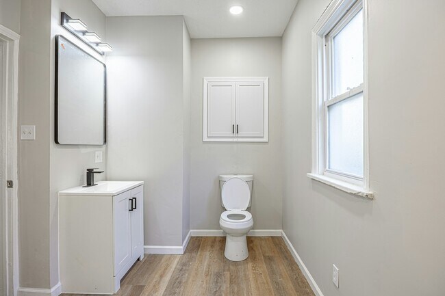 Building Photo - 3240 W 56th St
