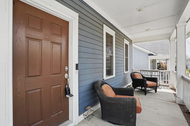 Building Photo - AVAILABLE-GREAT HOME IN THE HEART OF RALEI...