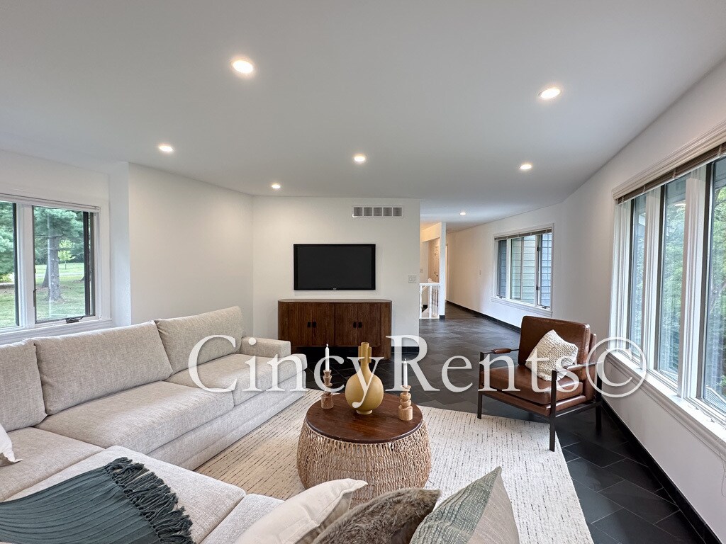 Building Photo - 7716 Creekwood Ln