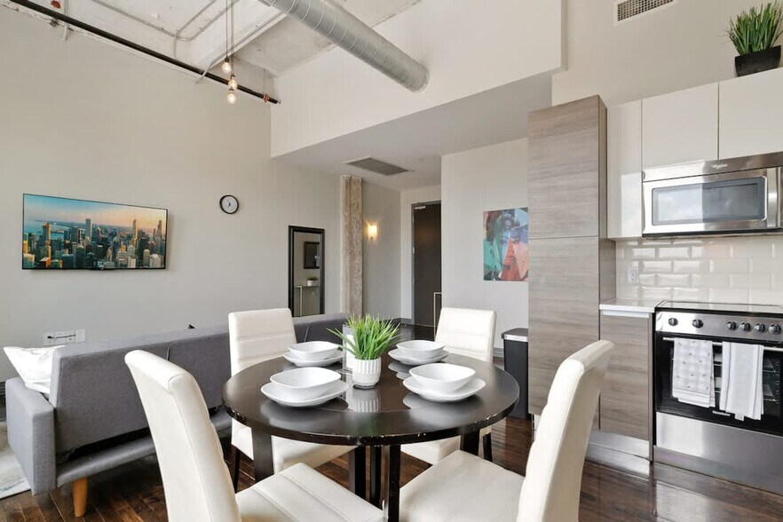 Building Photo - 500 S Ervay St