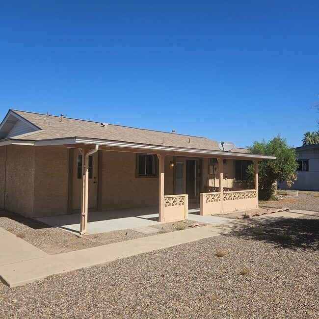 Building Photo - 9845 N 105th Dr
