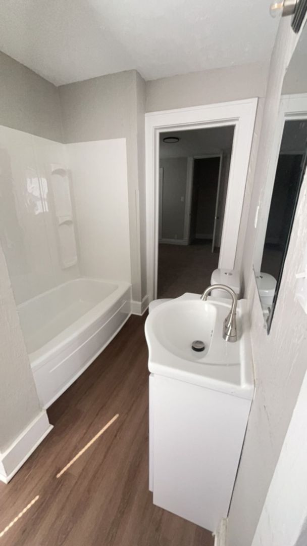 Building Photo - 1333 E Main St