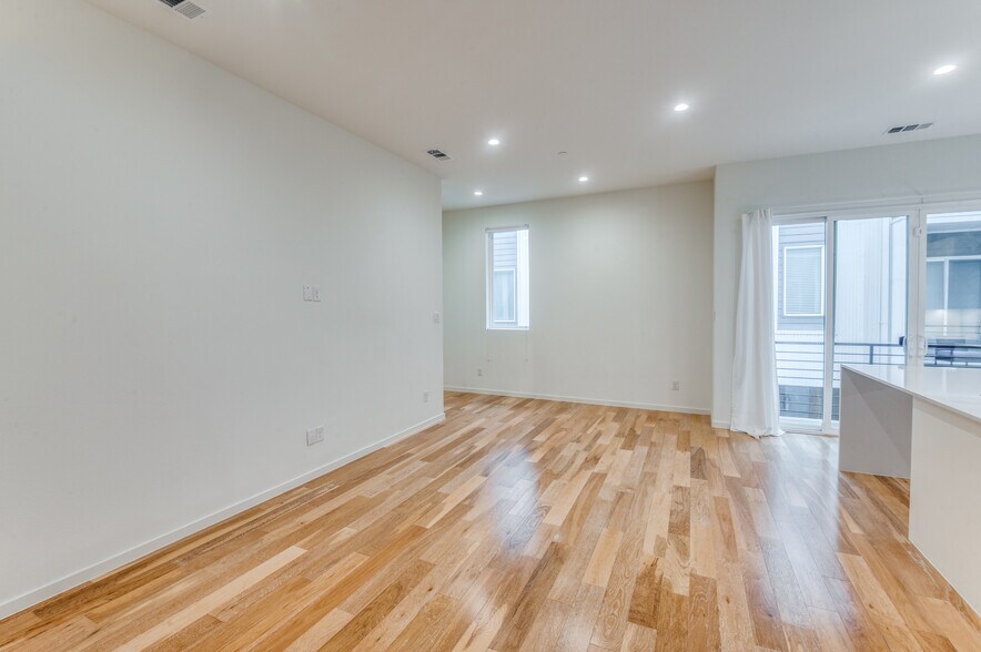 Building Photo - 3812 San Jacinto St