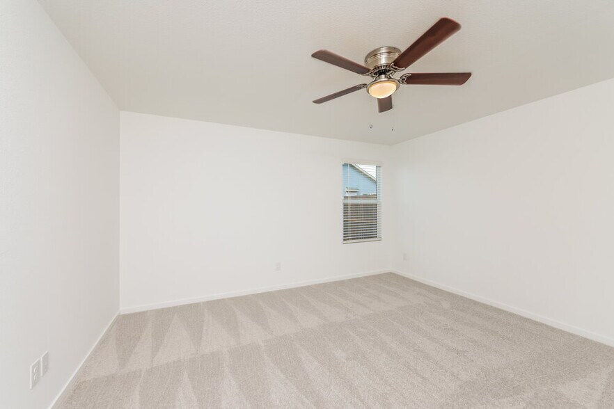 Building Photo - 1215 Maple St