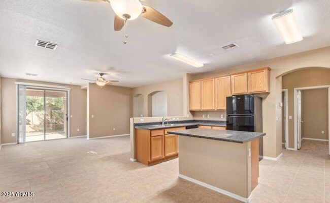 Building Photo - 45954 W Kristina Way