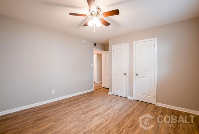 Building Photo - 886 St Charles Ave NE