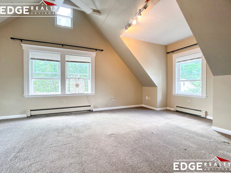 Building Photo - 555 Washington St