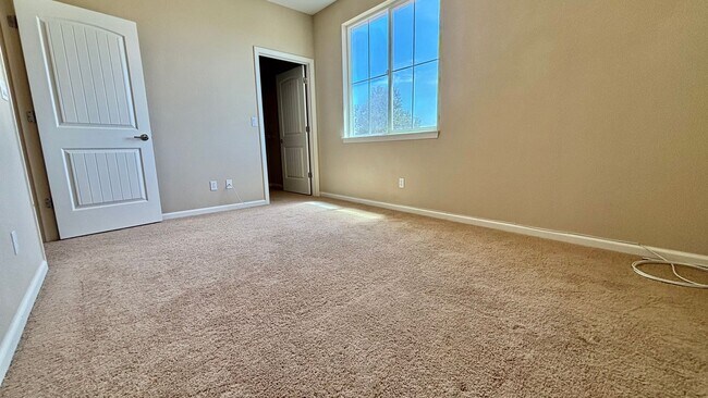 Building Photo - 12011 Country Garden Dr