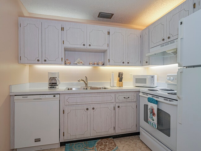 Building Photo - 5400 Jimmy Buffett Mem Hwy