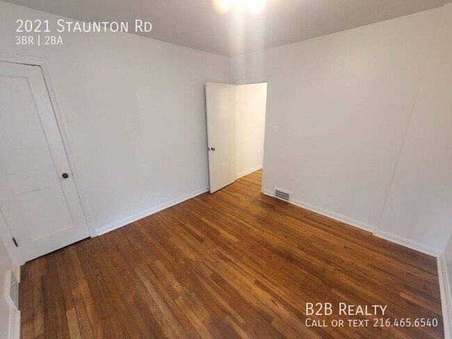 Building Photo - 2021 Staunton Rd
