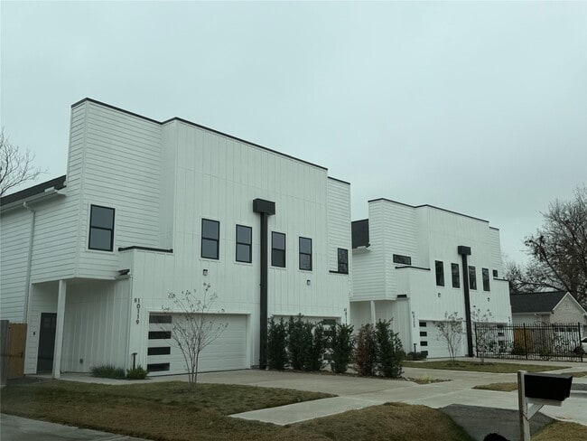 Building Photo - 10055 Grover Ln