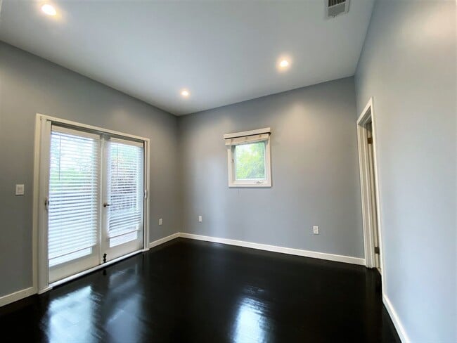 Building Photo - Luxury Bungalow on West Knoll in the Heart of West Hollywood