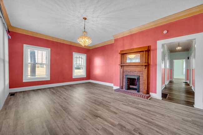 Building Photo - 415 19th St S