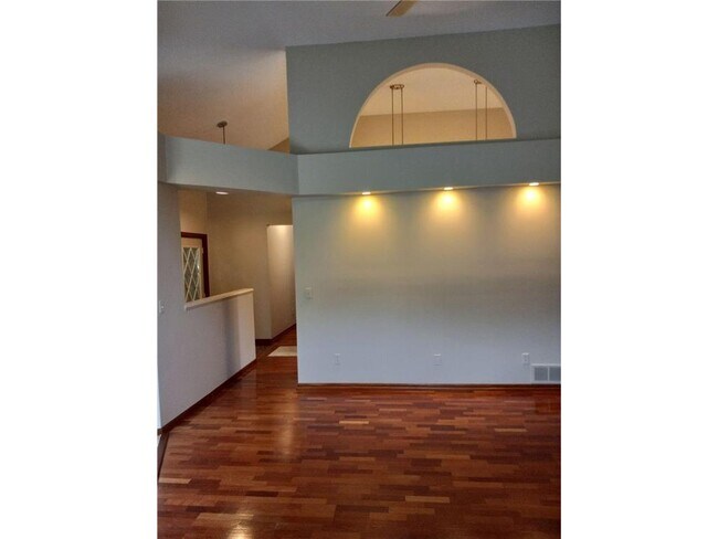 Building Photo - 8344 Parrish Ave NE