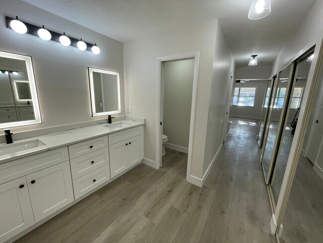 Building Photo - 104 Half Moon Cir