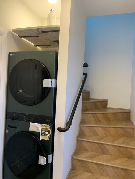 Building Photo - 220 Hiawatha Ave