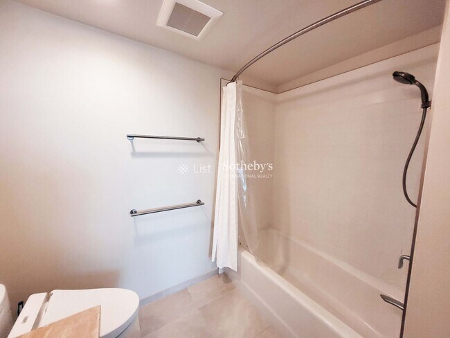 Building Photo - Waihonua #3102 | Honolulu, HI