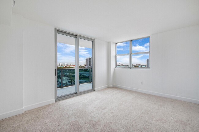 Building Photo - 7501 E Treasure Dr