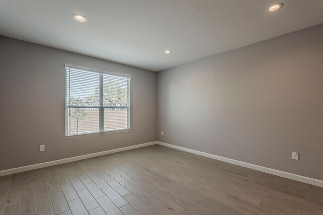 Building Photo - Spacious New-Build Family Home!