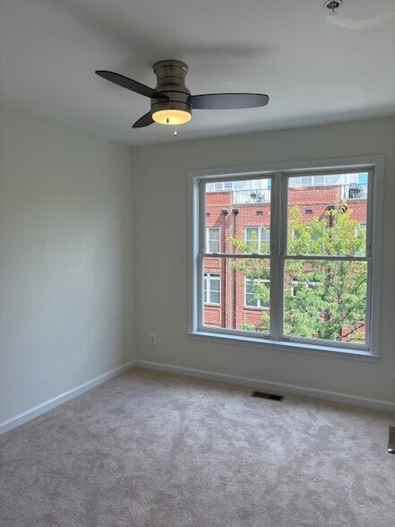 Building Photo - 1408 Steuart St