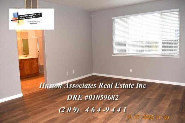 Building Photo - 1933 Cielito Dr