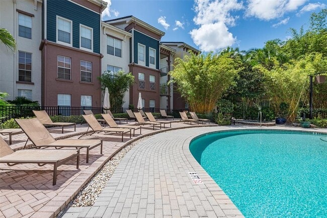 Building Photo - 2440 W Horatio St