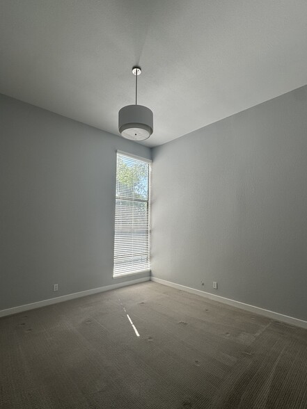 Building Photo - 300 N Civic Dr