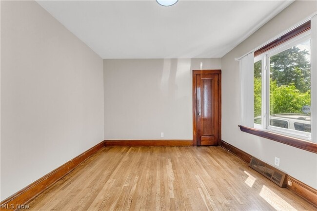 Building Photo - 6800 Kazimier Ave