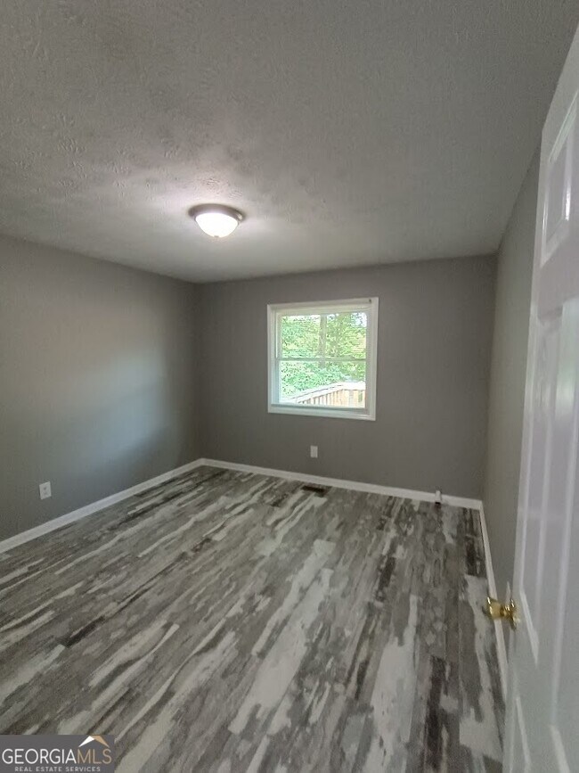 Building Photo - 697 Pepperwood Trail