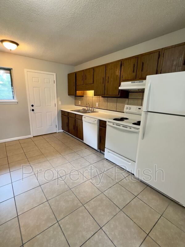 Building Photo - 1682 Hamlet Dr