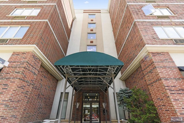 Building Photo - 509 River Rd