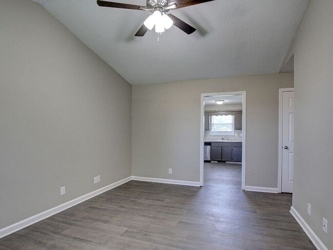 Building Photo - Super cute Ranch Move-In Ready!
