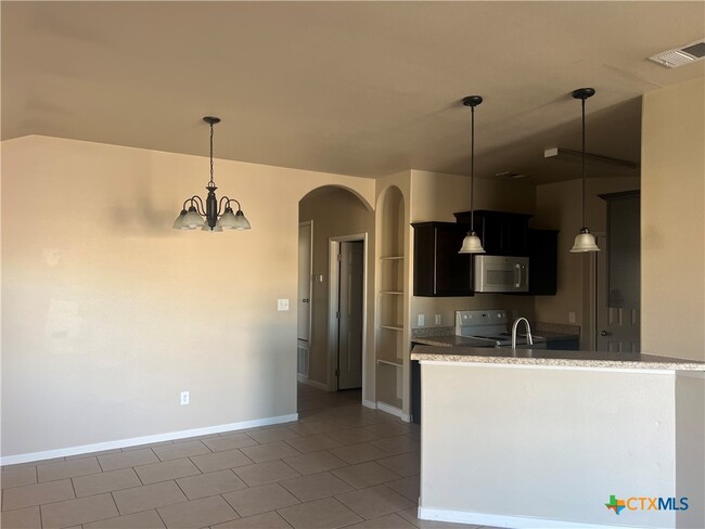 Building Photo - 1206 Loyal Ln