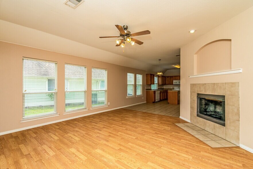 Building Photo - 317 Creekview Dr