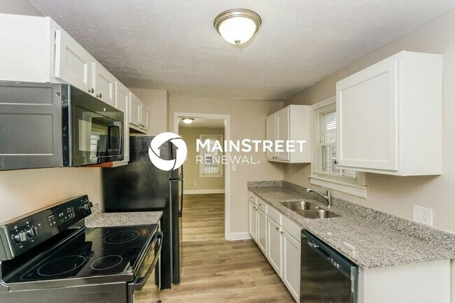 Building Photo - 3 Bedroom Pet-Friendly Home in Louisville, KY with Main Street Renewal