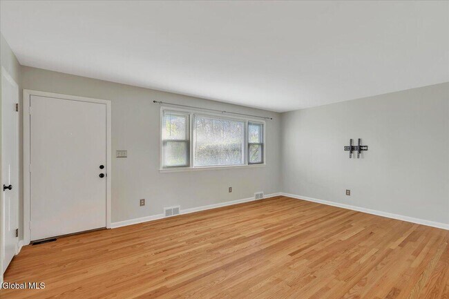 Building Photo - 1165 Cresse Ave