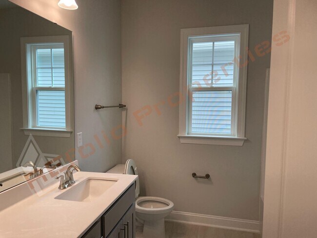 Building Photo - Spacious 4 Bedroom, 3 Bathroom Home w/ 2-C...