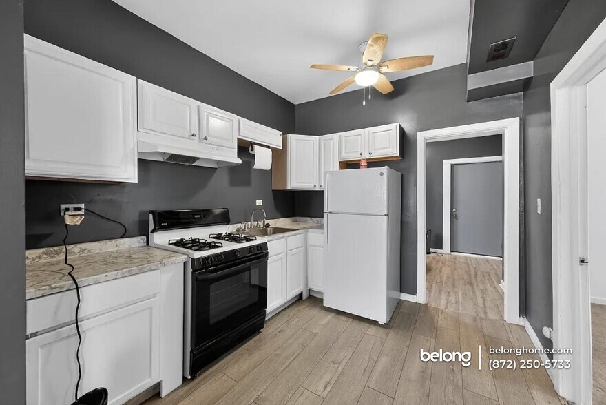 Building Photo - 1144 W 68th St