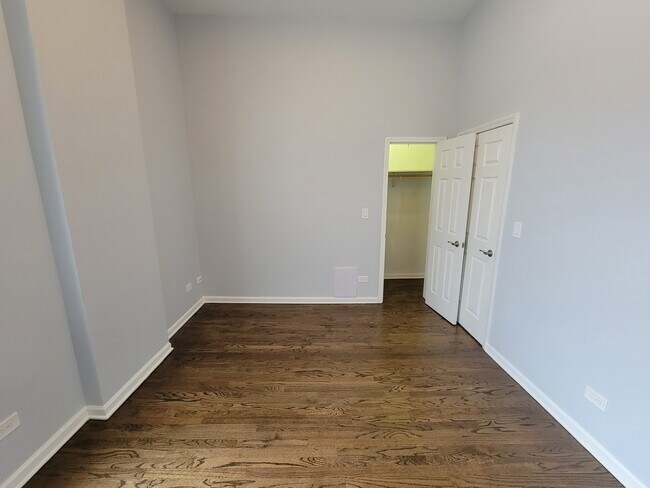 Building Photo - 4844 N Spaulding Ave
