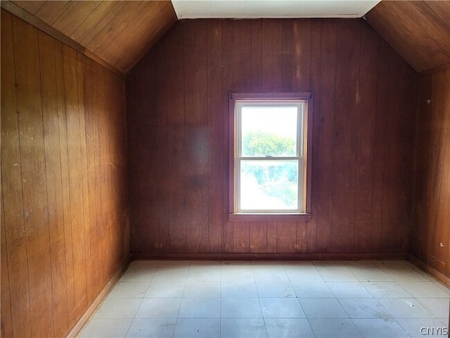 Building Photo - 616 Teall Ave