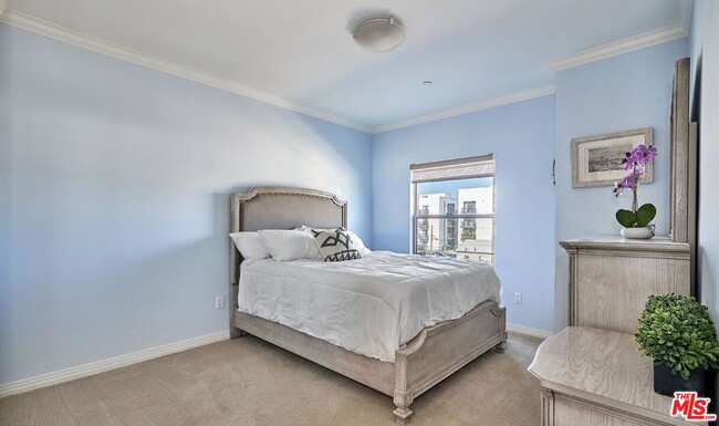 Building Photo - 1025 Dewey Ave