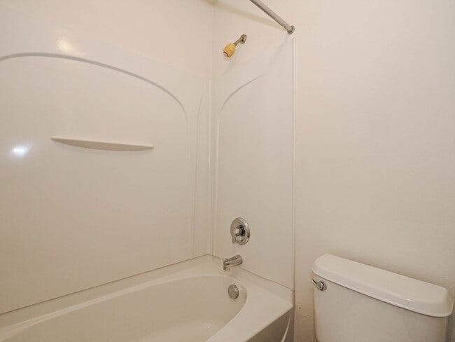 Building Photo - 3 Bedroom, 2 Bathroom Condo