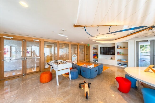 Building Photo - 15701 Collins Ave