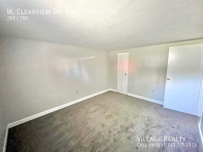 Building Photo - 81 W Clearview Dr