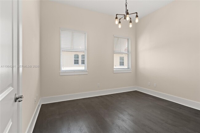 Building Photo - 912 NE 17th Way